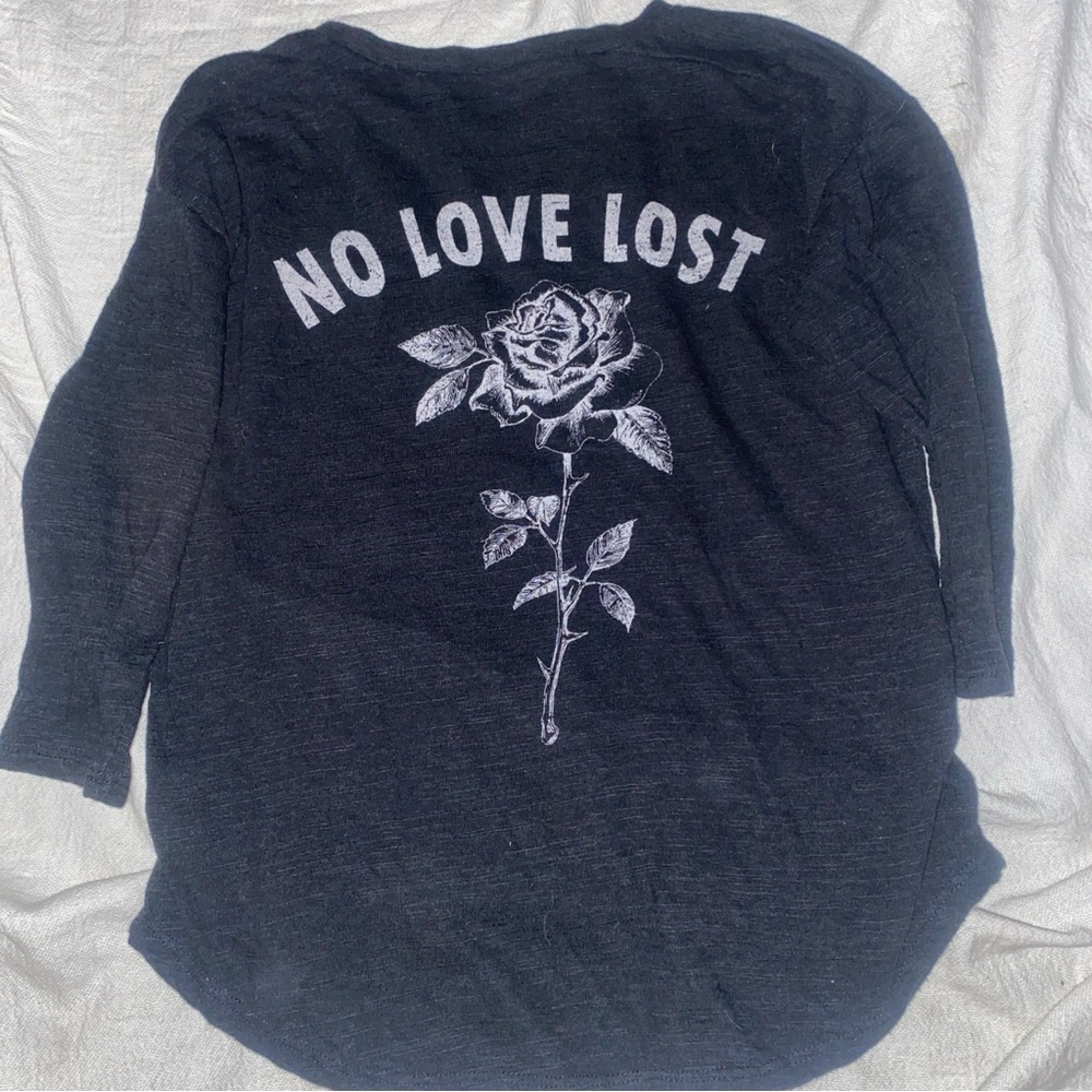 T & B Top M Size 8/10 No Love Lost W Rose On The Back